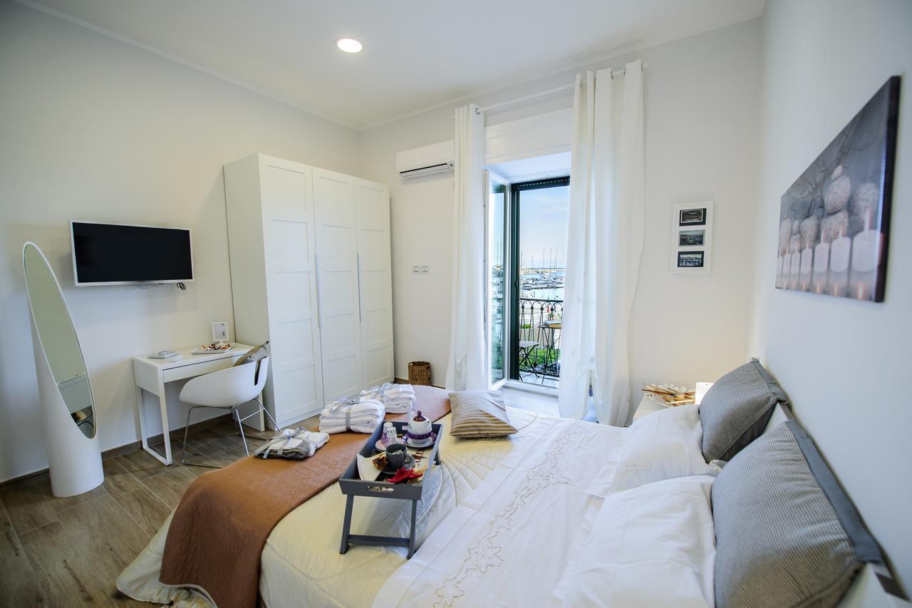 Margherita'S Apartment Salerno Exterior foto